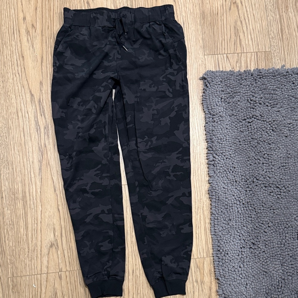 Lululemon Womens Black Camouflage Jogger Pants